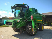 Moissonneuse-batteuse à 3 secoueurs John Deere T660