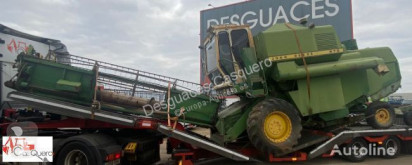 Moissonneuse-batteuse John Deere 975