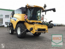 Mietitrebbiatrice New Holland
