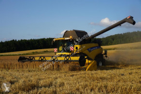 New Holland Combine harvester CR9080