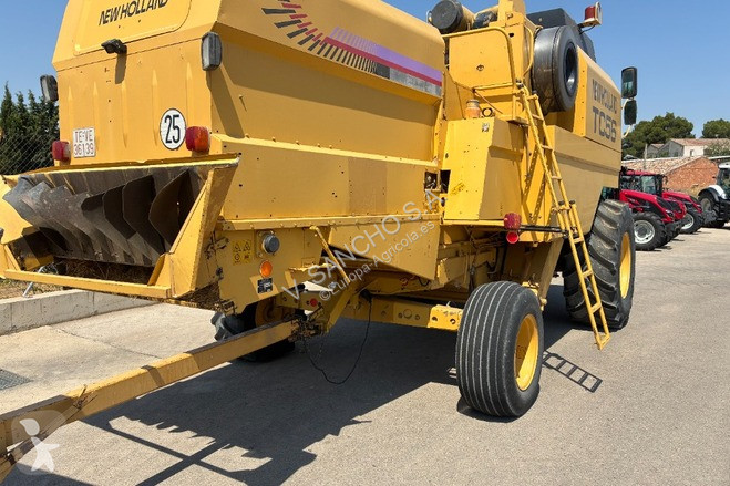 Oogst New Holland TC 56