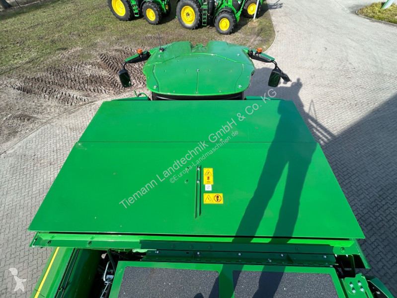 John Deere  T560 harvest
