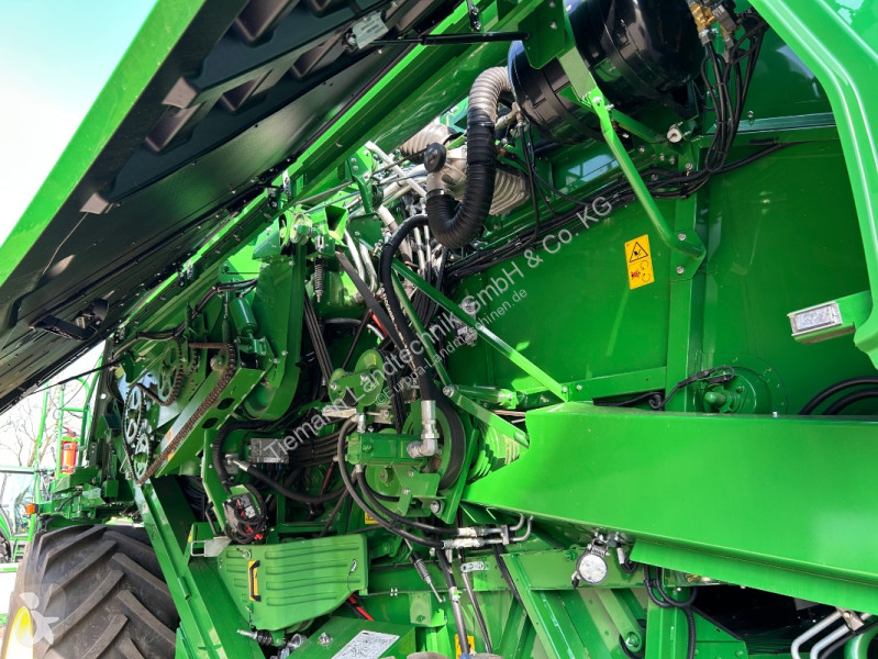 John Deere  T560 harvest