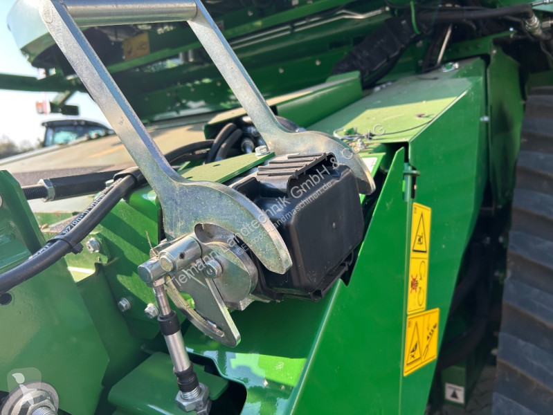 John Deere  T670 harvest
