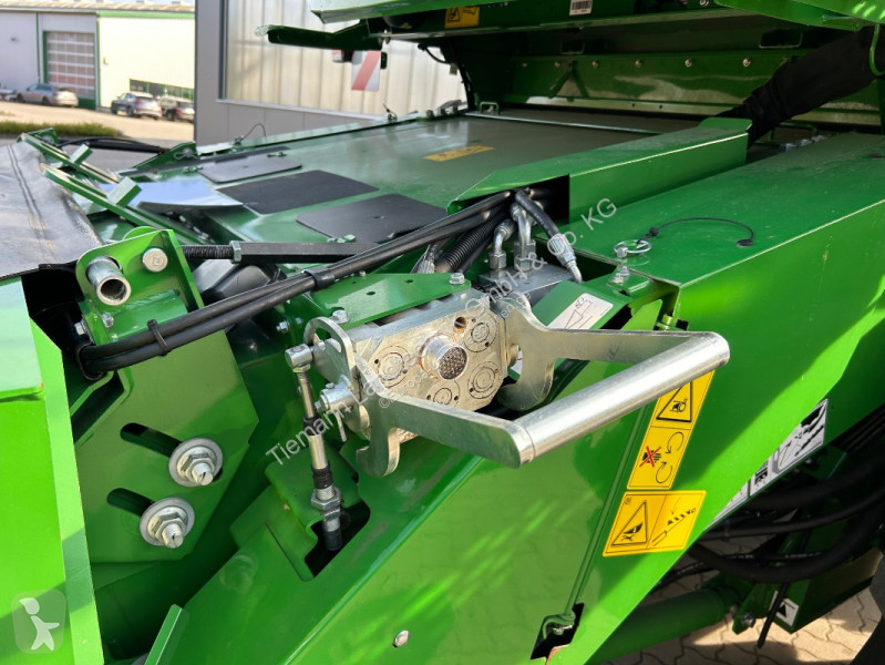 John Deere  T560 harvest