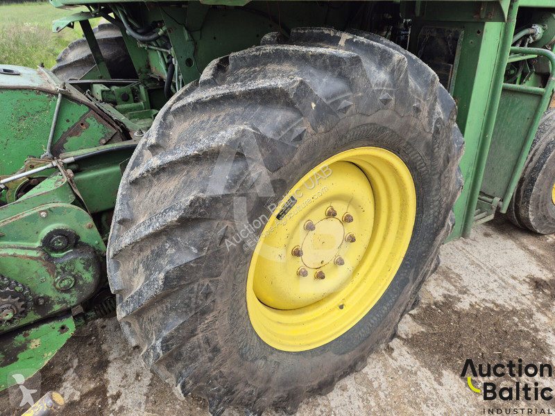 Жатва John Deere
