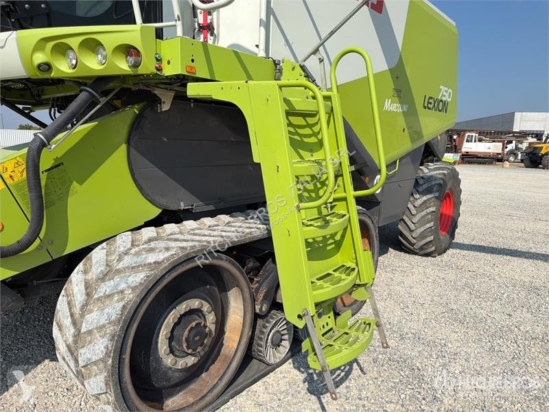 Збір врожаю Claas 750TT Combine Harvester