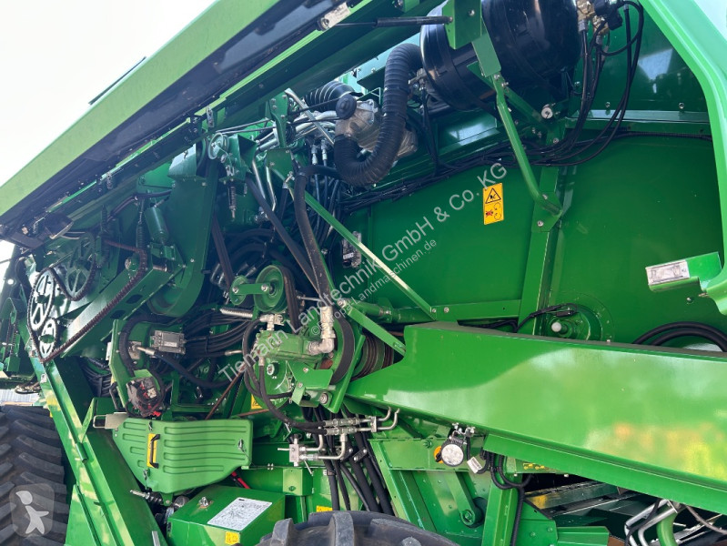 John Deere  T670 harvest