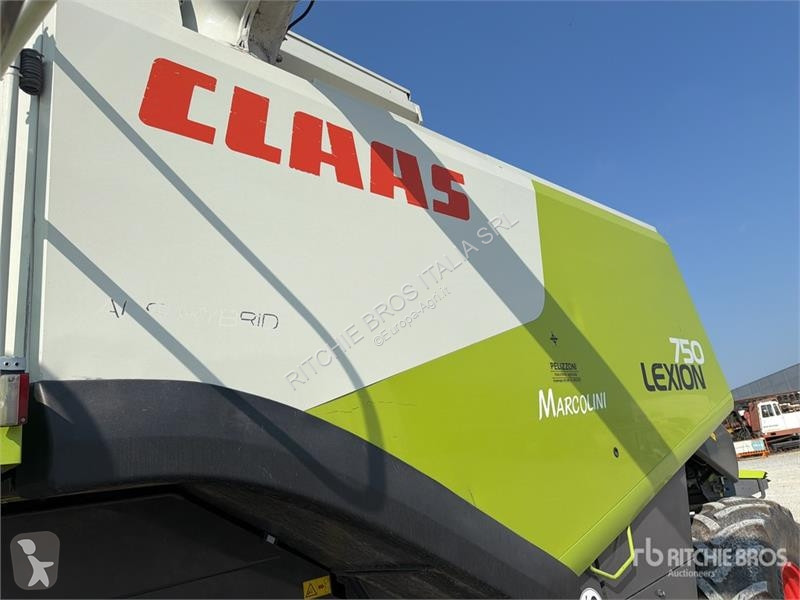 Збір врожаю Claas 750TT Combine Harvester