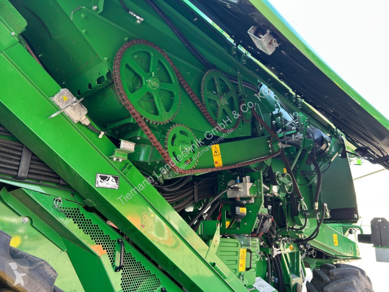 John Deere  T670 harvest