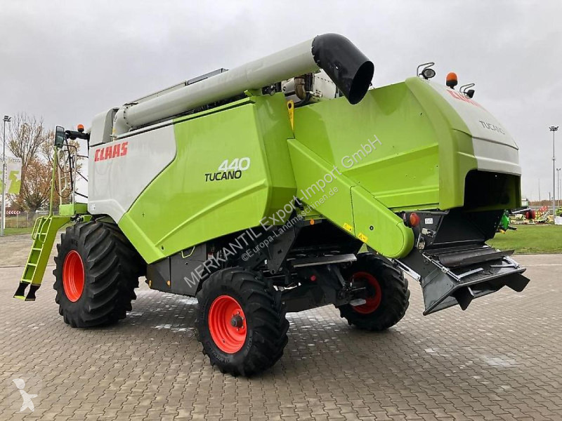 Moisson Claas Tucano 440