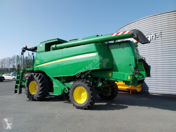 John Deere Combine harvester