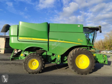 Moissonneuse-batteuse John Deere
