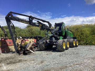 John Deere Forest harvester