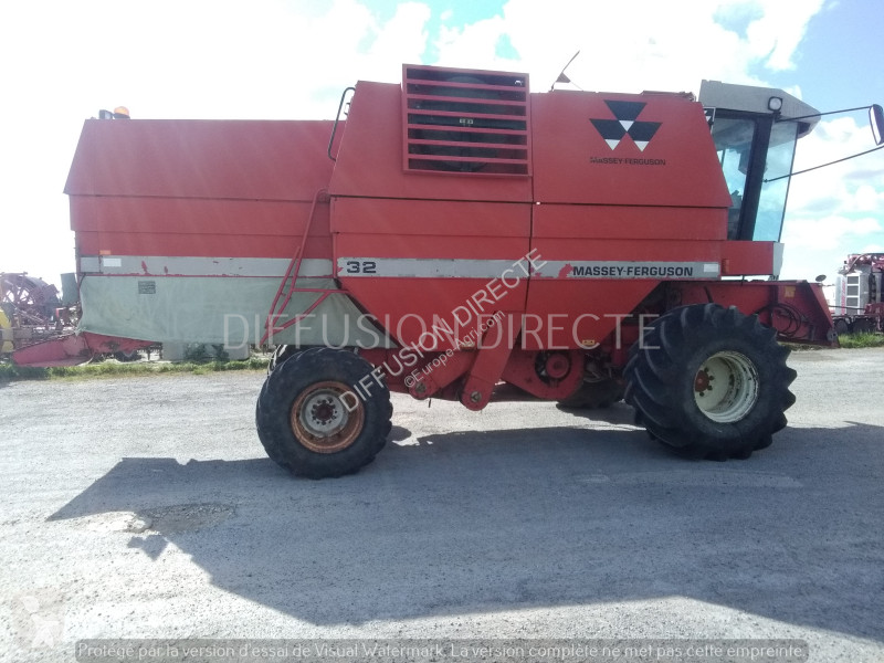 Skörd Massey Ferguson MOISSONNEUSE BATTEUSE 32