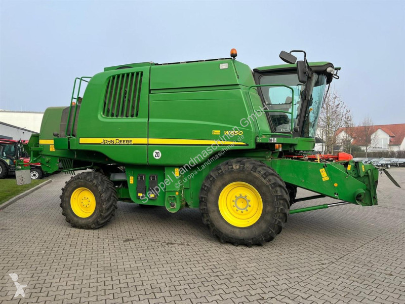 John Deere  W650 harvest