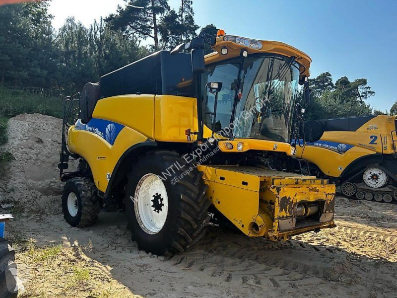 Skörd New Holland  CR 9070 Elevator
