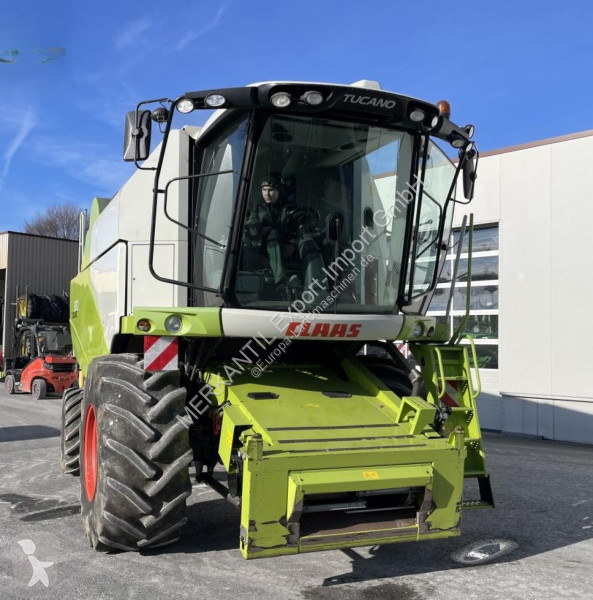Skörd Claas  Tucano 320