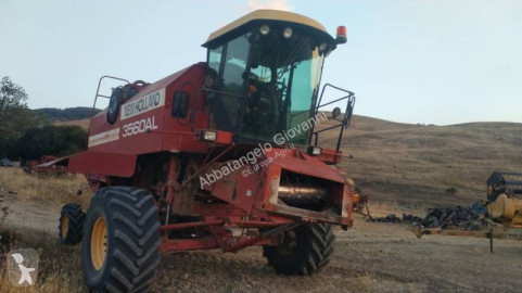 Ceifeira-debulhadora de 4 sacudidores New Holland