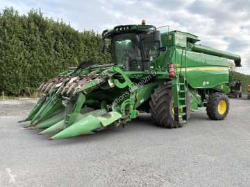John Deere Combine harvester