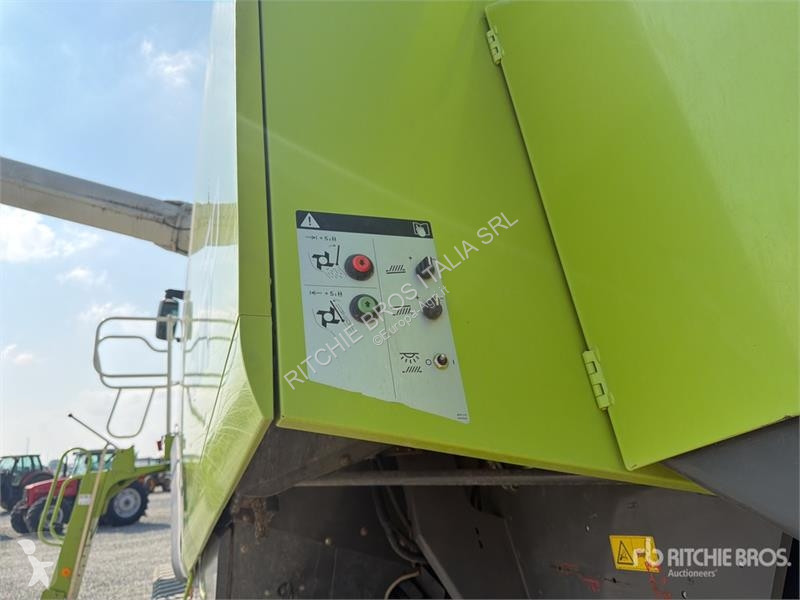 Збір врожаю Claas 750TT Combine Harvester