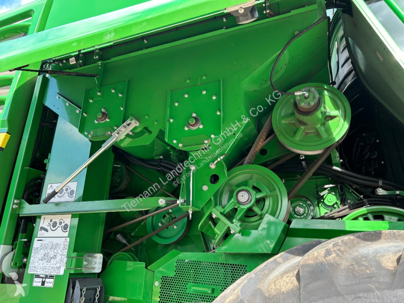 John Deere  T670 harvest