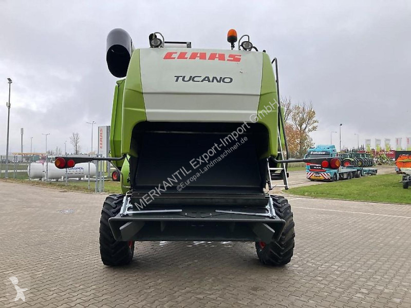 Moisson Claas Tucano 440