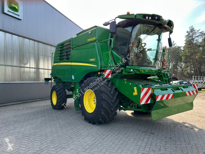 John Deere  T560 harvest