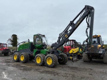 John Deere Forest harvester