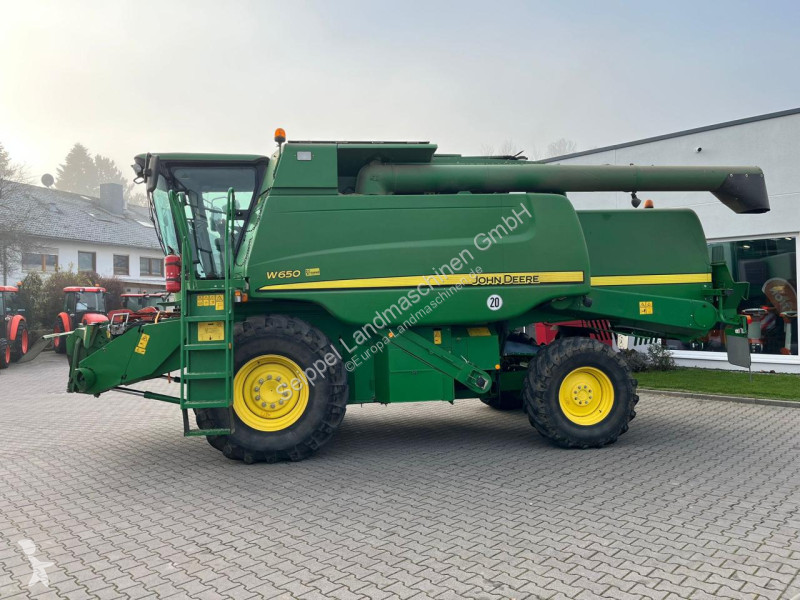 John Deere  W650 harvest