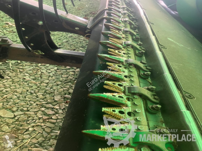 Збір врожаю John Deere 630F