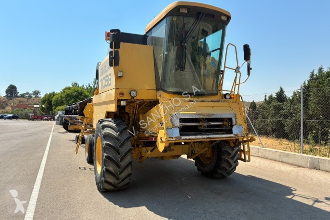 Oogst New Holland TC 56