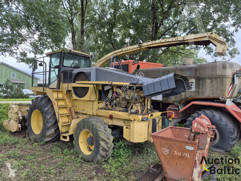 New Holland FX 375 harvest
