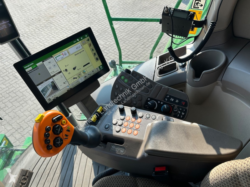 John Deere  T670 harvest