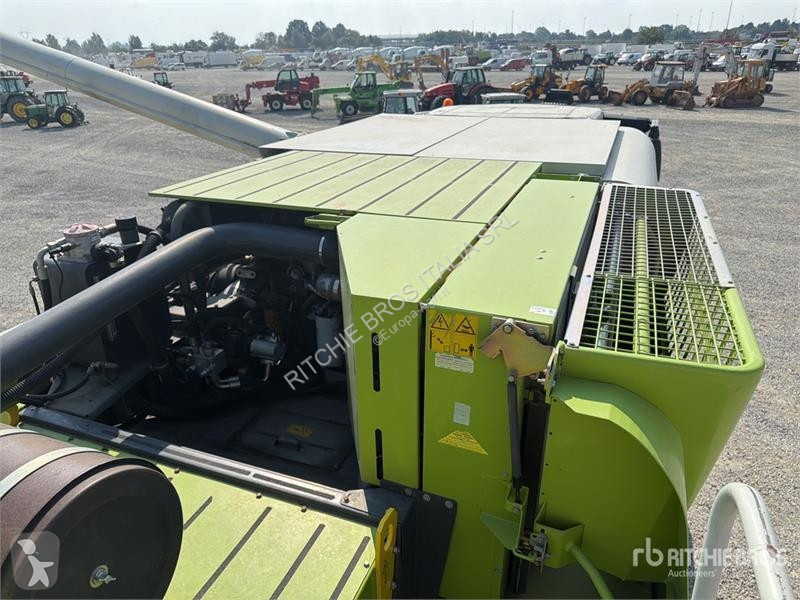 Збір врожаю Claas 750TT Combine Harvester