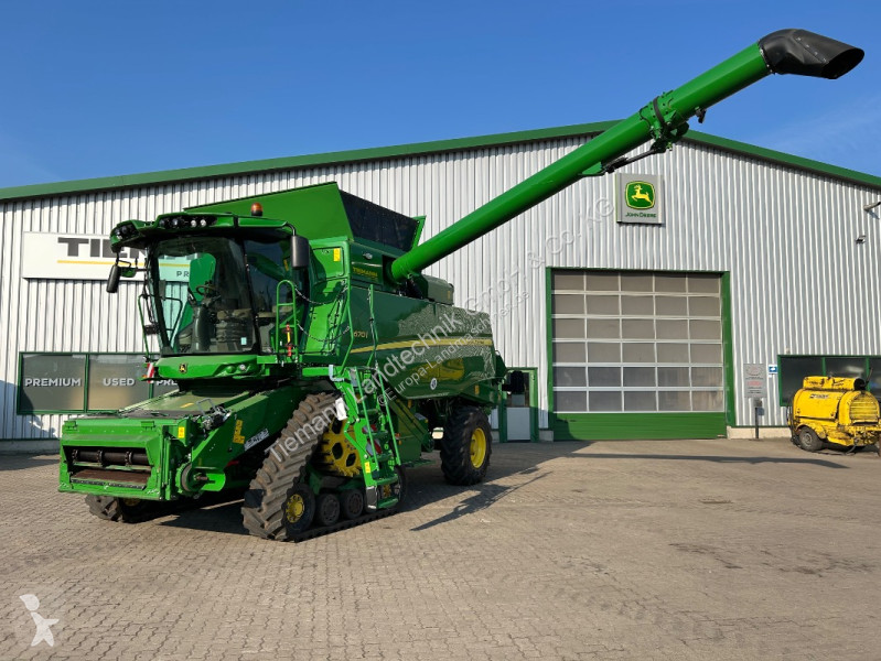 John Deere  T670 harvest