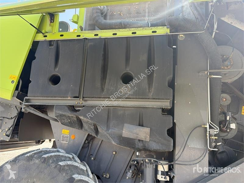 Збір врожаю Claas 750TT Combine Harvester