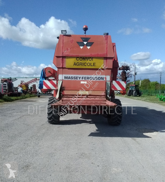 Skörd Massey Ferguson MOISSONNEUSE BATTEUSE 32