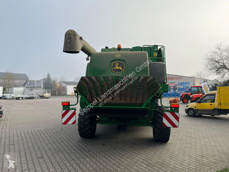 John Deere  W650 harvest