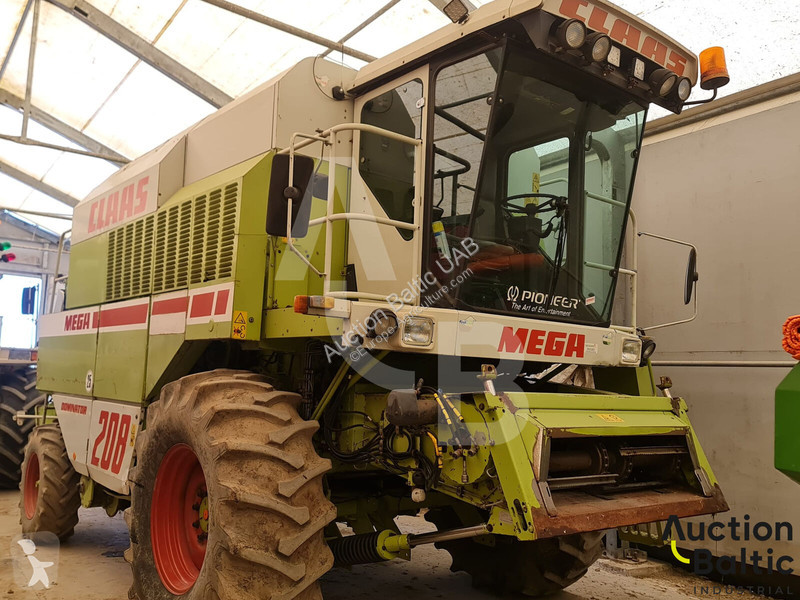 Moisson Claas Dominator 208 Mega