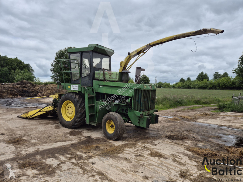 Жатва John Deere