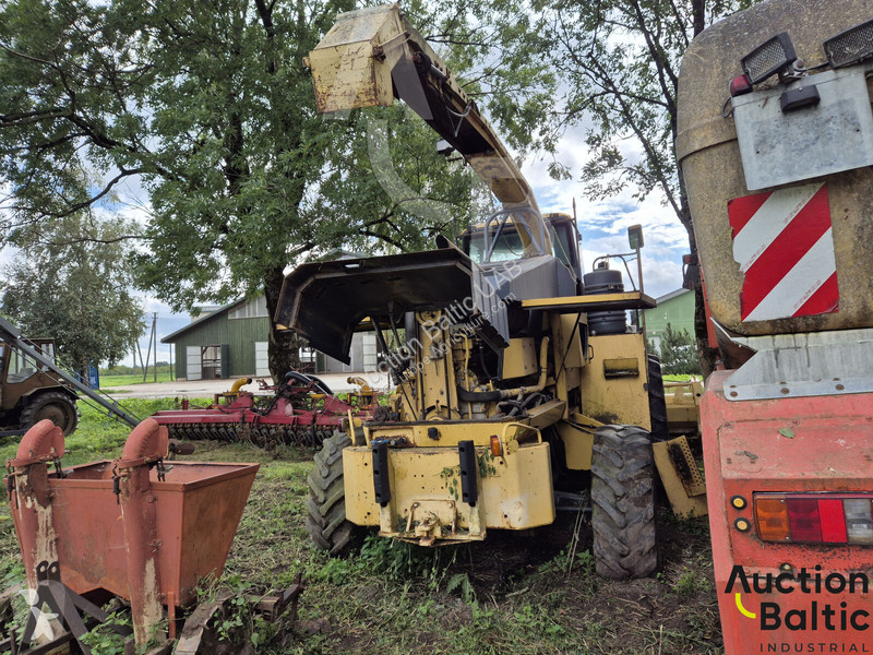 New Holland FX 375 harvest