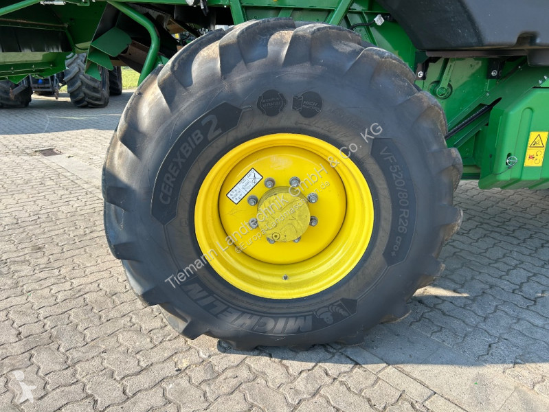 John Deere  T670 harvest