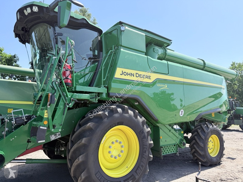 John Deere  T6 700 harvest