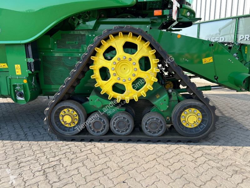 John Deere  T670 harvest