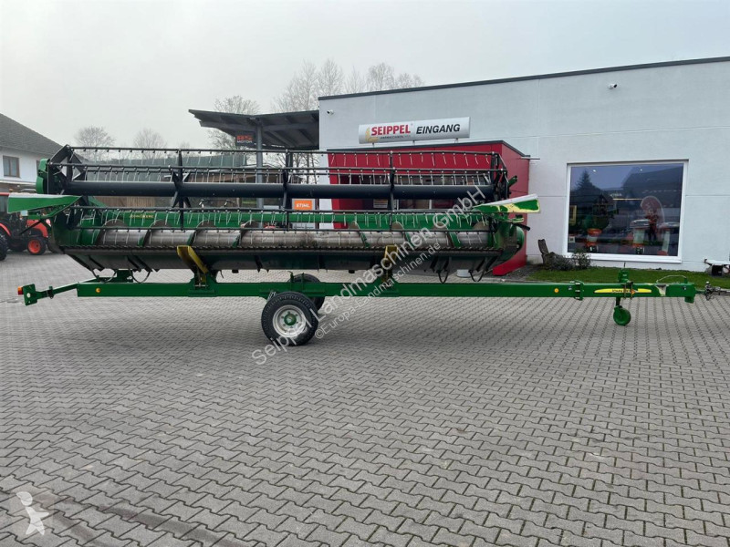 John Deere  W650 harvest