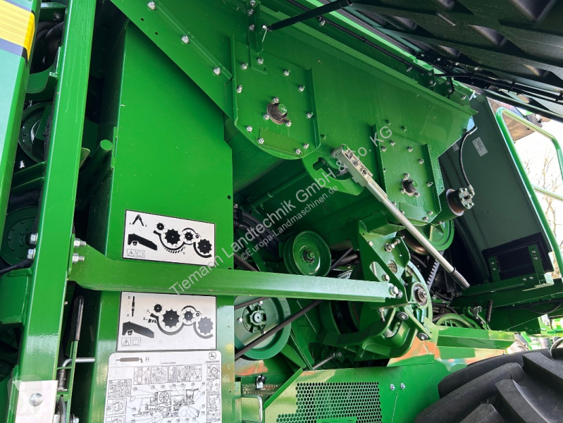 John Deere  T560 harvest