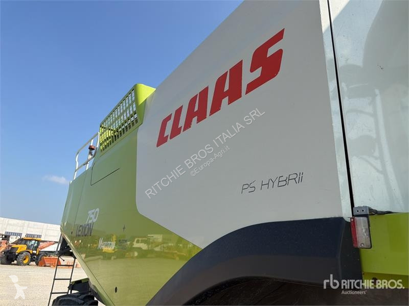 Збір врожаю Claas 750TT Combine Harvester