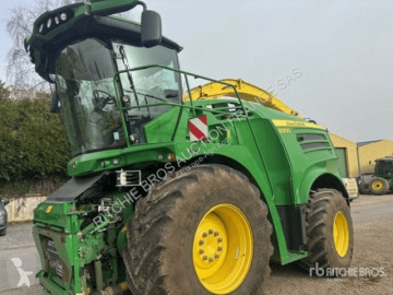 John Deere 8300