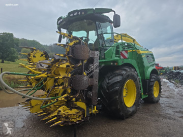 John Deere Önjáró betakarító gép